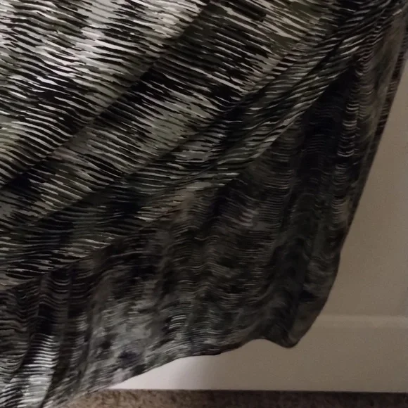 Dress - Picture 3 of 6